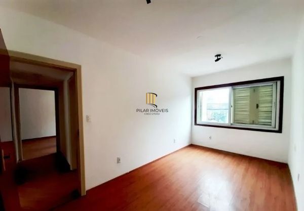 Apartamento no Petrópolis de 3 dormitórios e 2 vagas