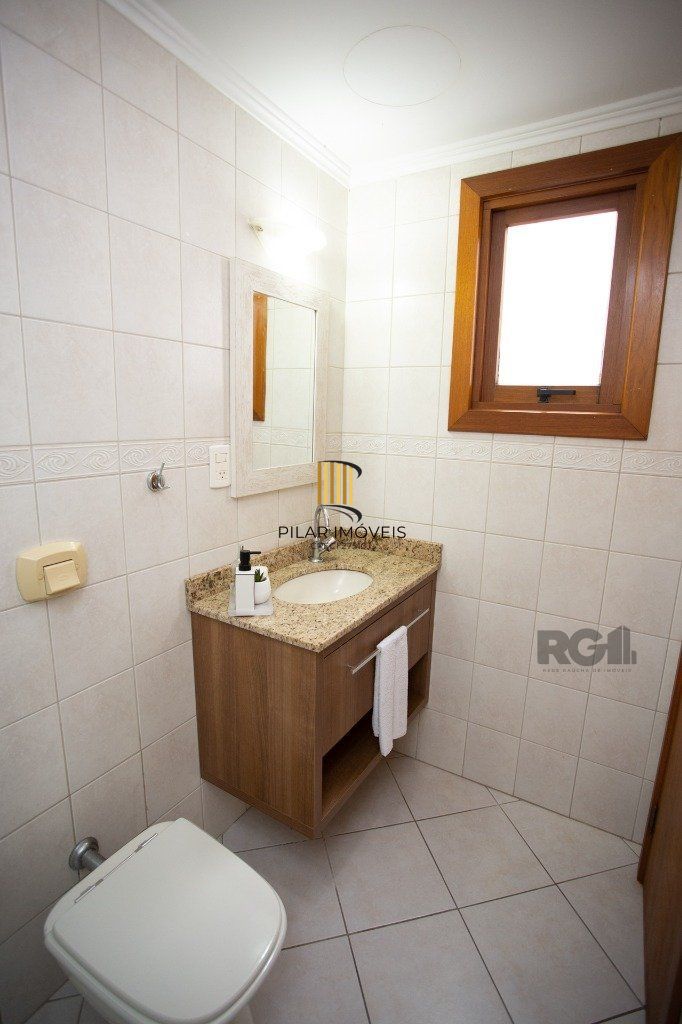 Cobertura no Jardim Planalto, de 3 dormitórios e 2 vagas com 260m²