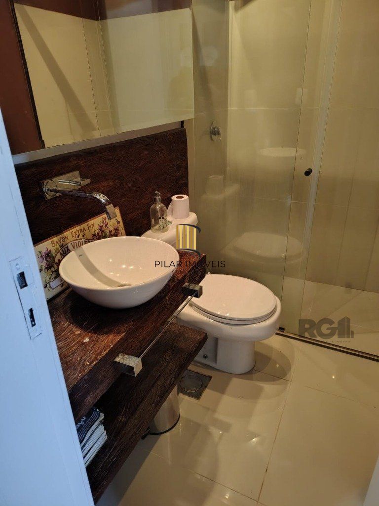 Casa sobrado com 300m² na Vila Nova de 3 dormitórios e 4 vagas