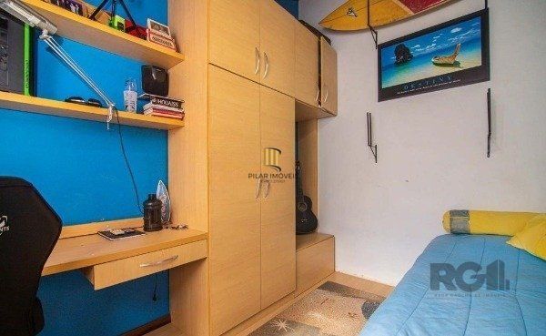Casa no bairro Camaquã de 4 dormitórios e 2 vagas