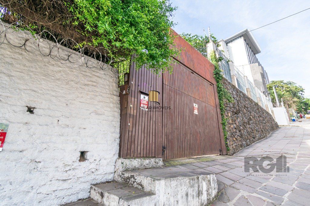 Sobrado no Moinhos de Vento de 4 dormitórios e 4 vagas