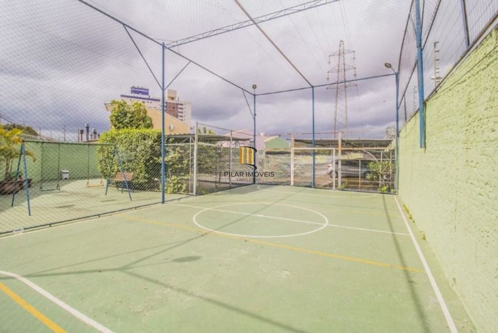 Casa em condomínio no bairro Sarandi de 2 dormitórios, vaga e infra