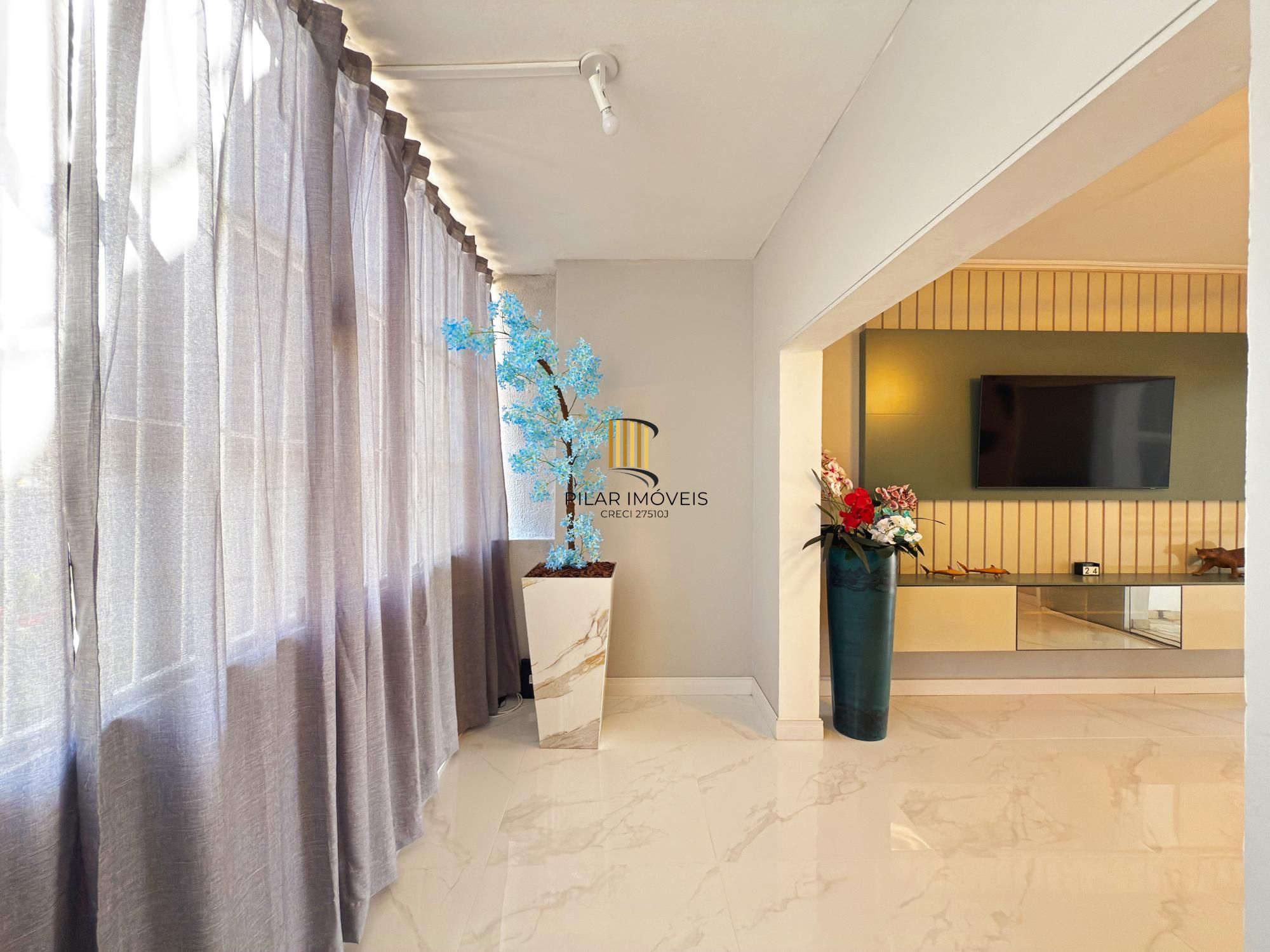 Casa 3 dormitórios no bairro Medianeira