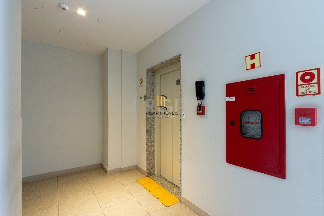 Apartamento de 2 dormitórios e vaga no Humaitá