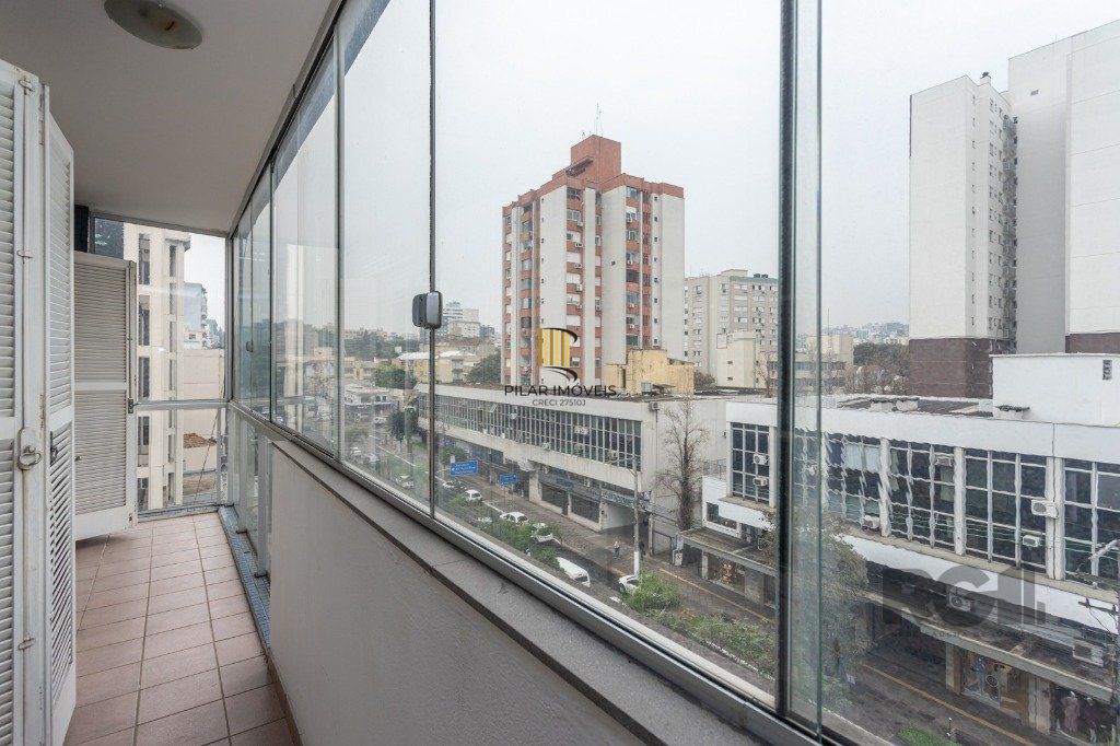 Apartamento no bairro Floresta de 3 dormitórios e vaga DESOCUPADO