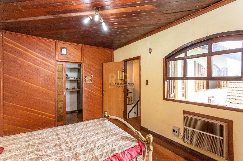 Casa sobrado no Jardim Botânico de 5 dormitórios e 2 vagas