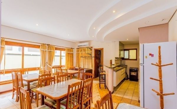 Apartamento no Menino Deus de 2 dormitórios e vaga