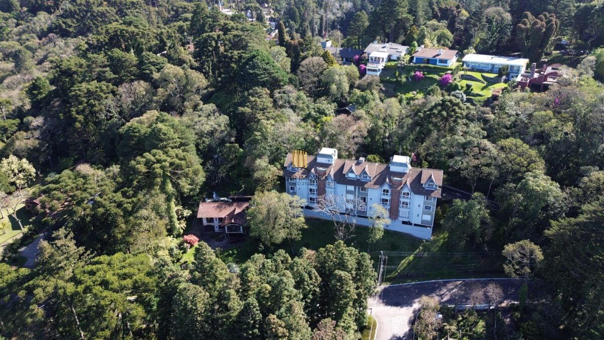 Cobertura no bairro Lago Negro em Gramado de 3 dormitórios e vaga