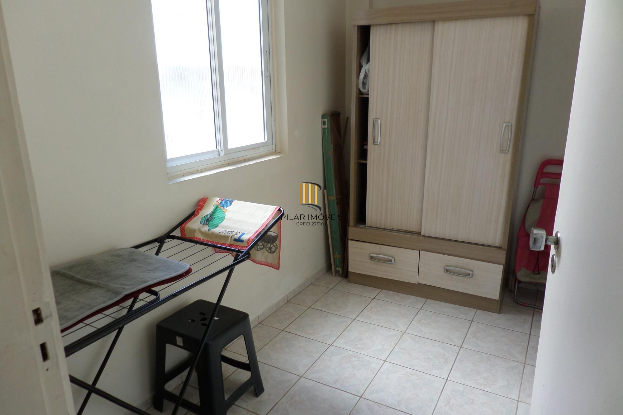 Apartamento no Centro de 2 dormitórios dependência DESOCUPADO