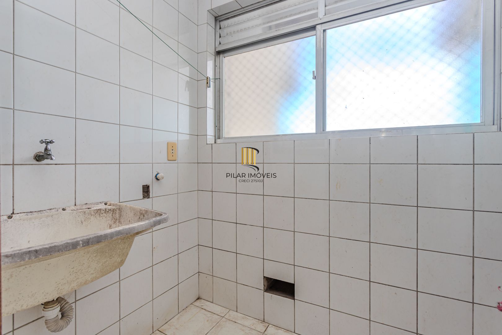 Apartamento na Cavalhada de 2 dormitórios e vaga DESOCUPADO