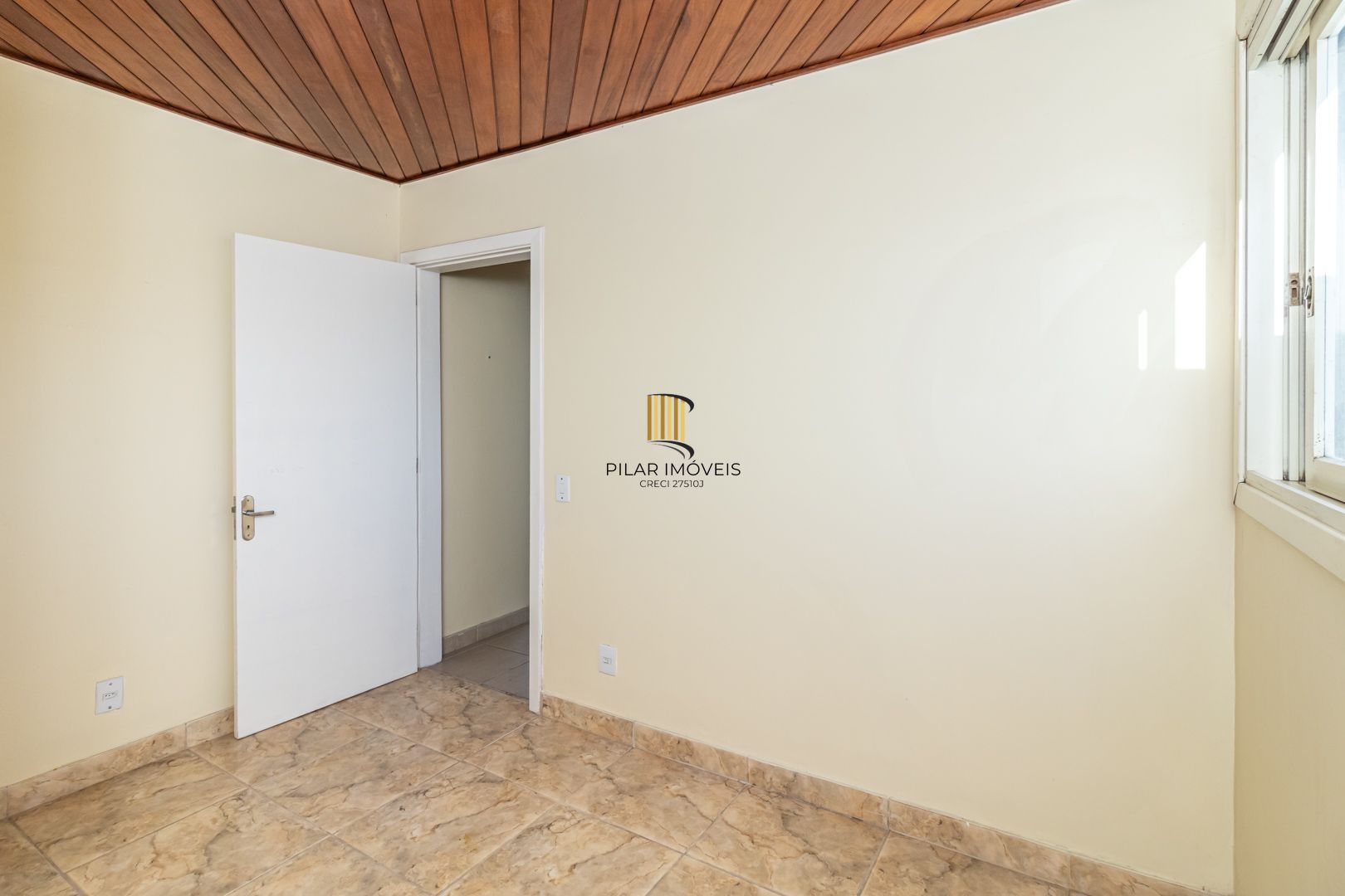 Cobertura no Menino Deus de 3 dormitórios e 2 vagas DESOCUPADO