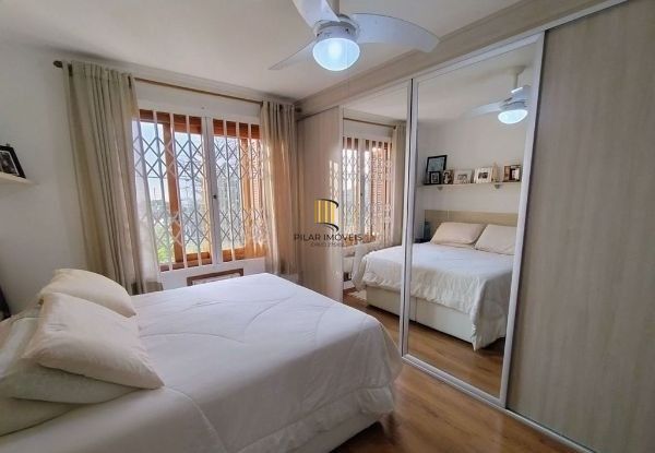 Apartamento no bairro Teresópolis de 2 dormitórios e vaga