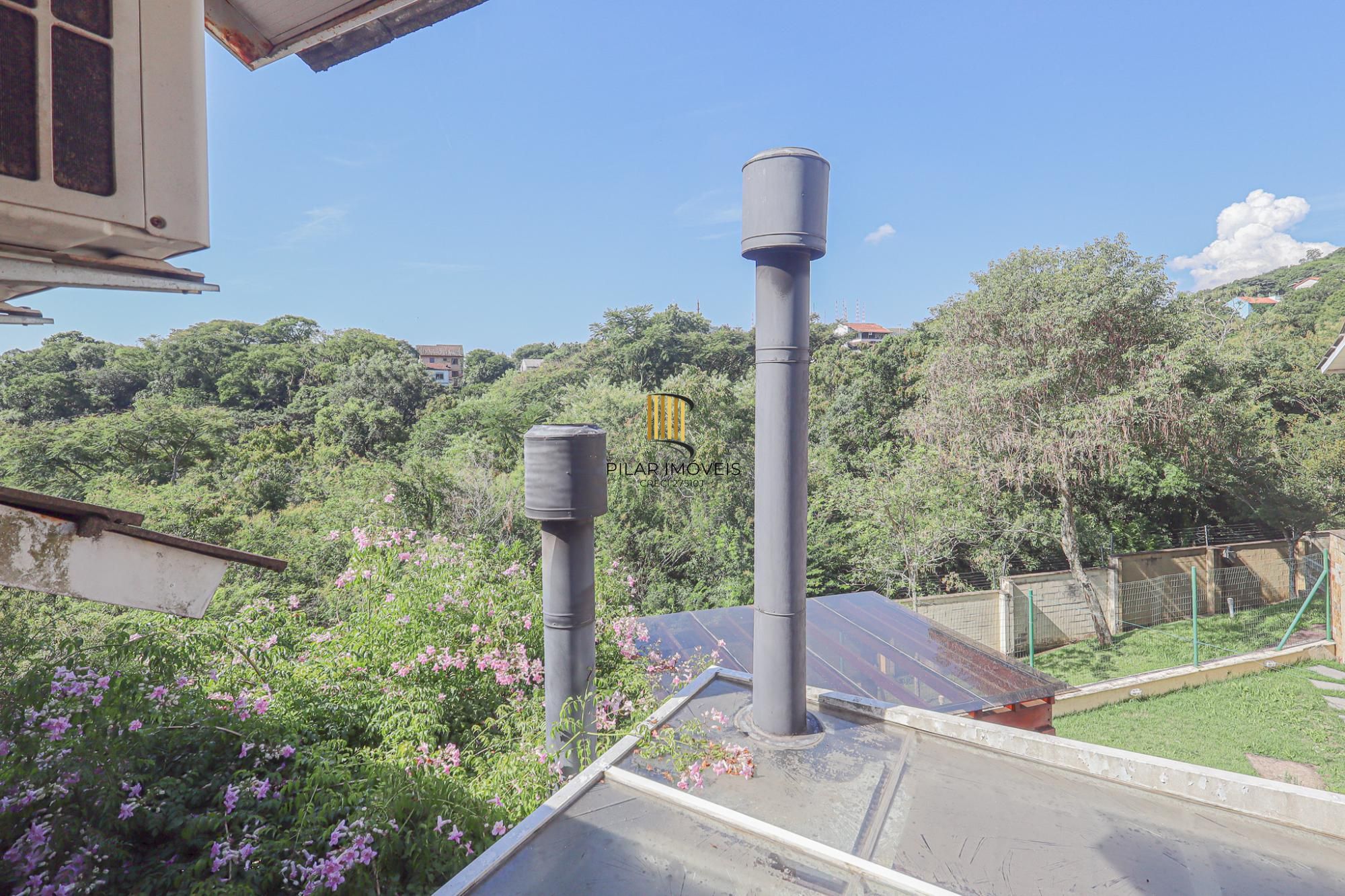 Casa em condomínio a venda no condomínio Villa Serena bairro Teresópolis