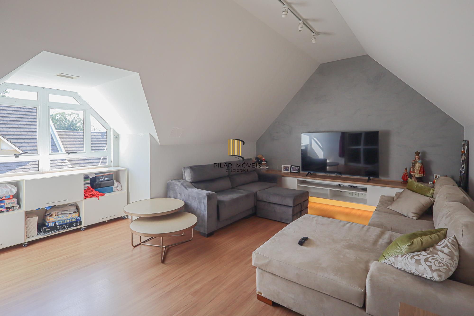 Casa em condomínio a venda no condomínio Villa Serena bairro Teresópolis