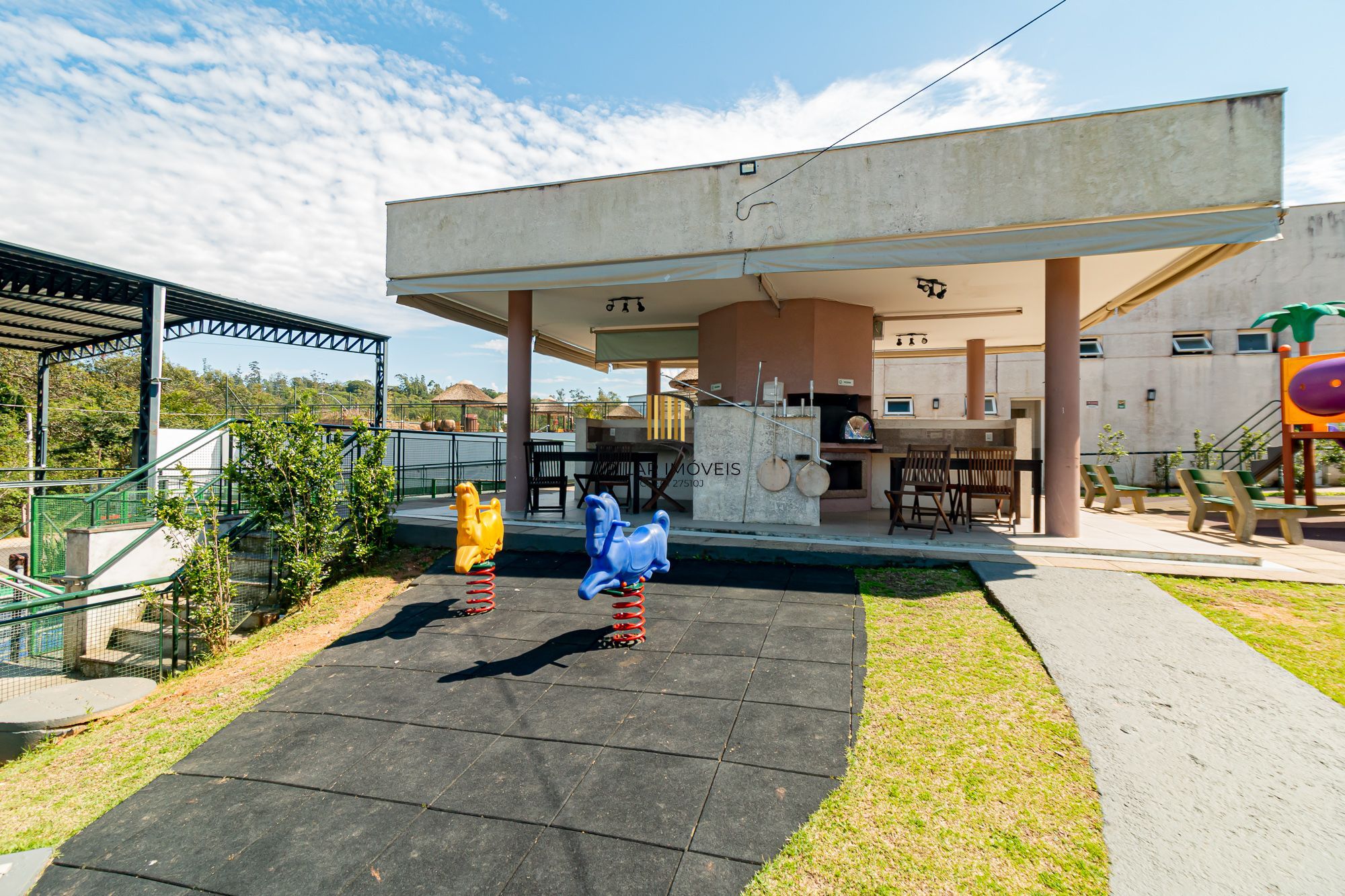 Casa em condomínio a venda na Lomba do Pinheiro