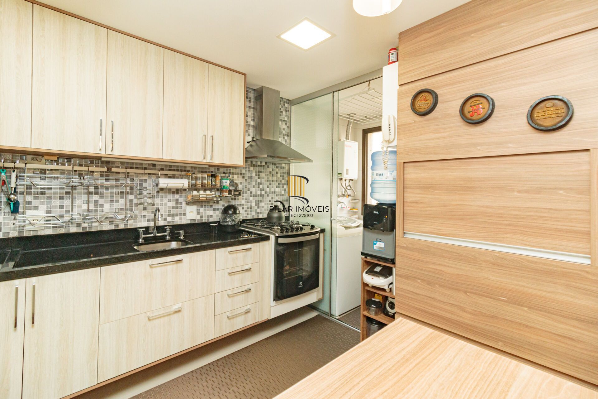 Apartamento à venda no bairro Passo da Areia em Porto Alegre/RS