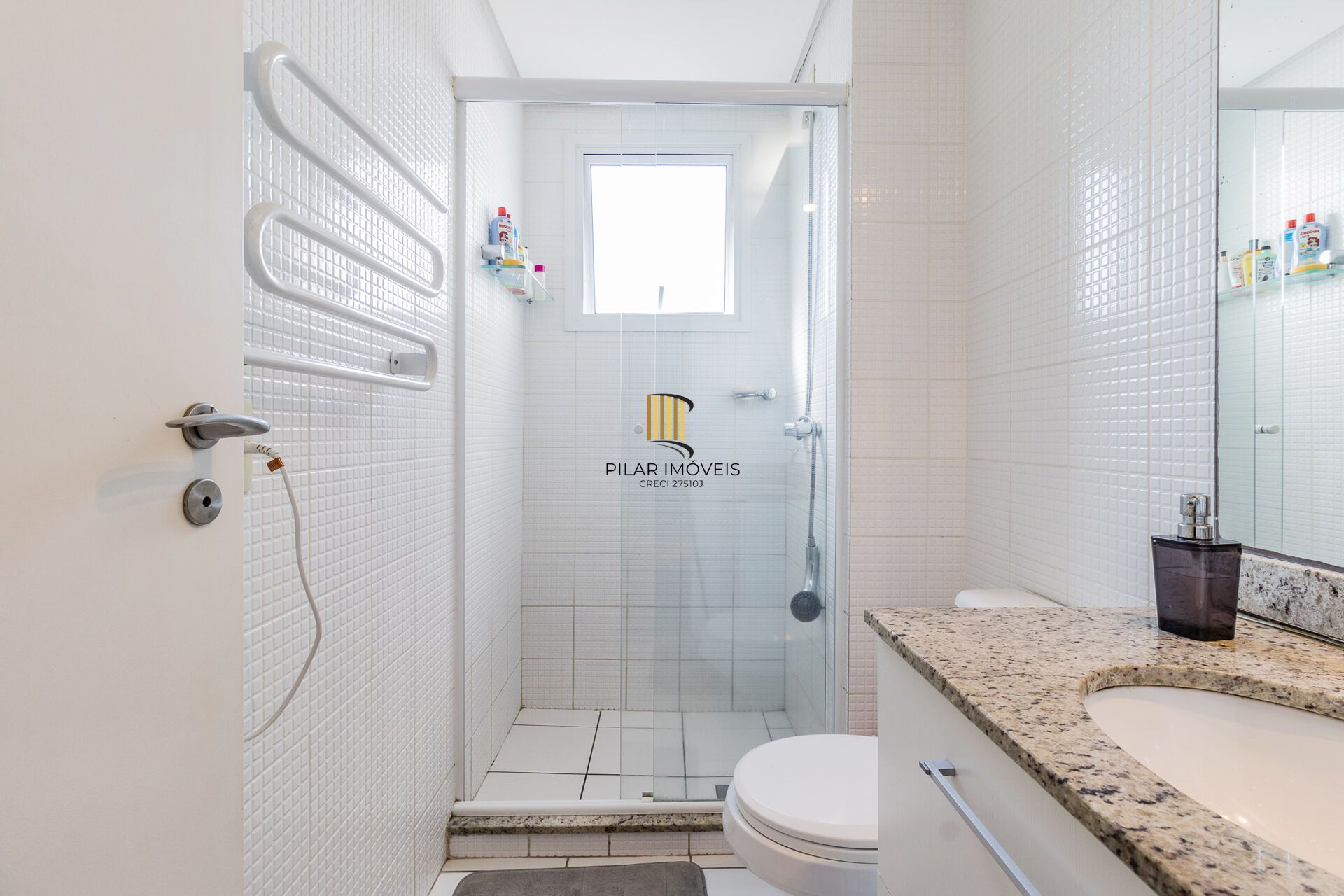 Apartamento à venda no bairro Passo D'areia em Porto Alegre/RS