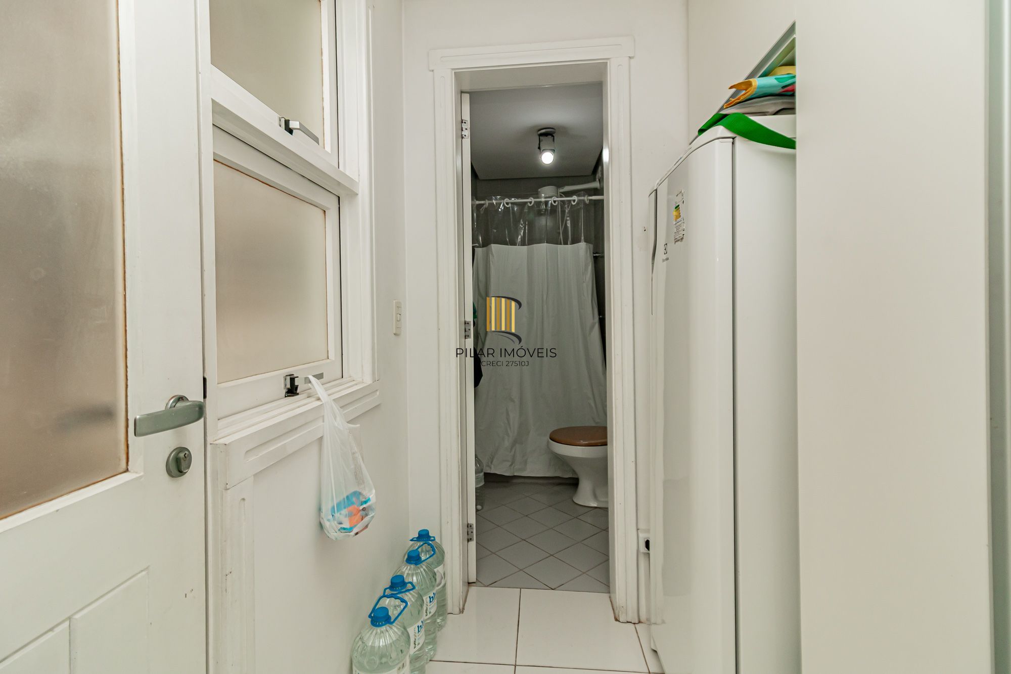 Casa em condomínio fechado a venda no bairro Três Figueiras.