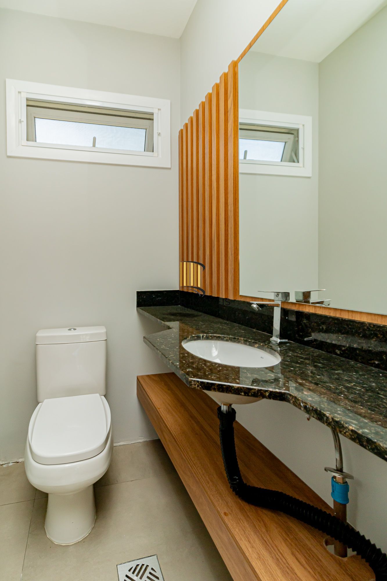 Casa em condomínio a venda na Lomba do Pinheiro