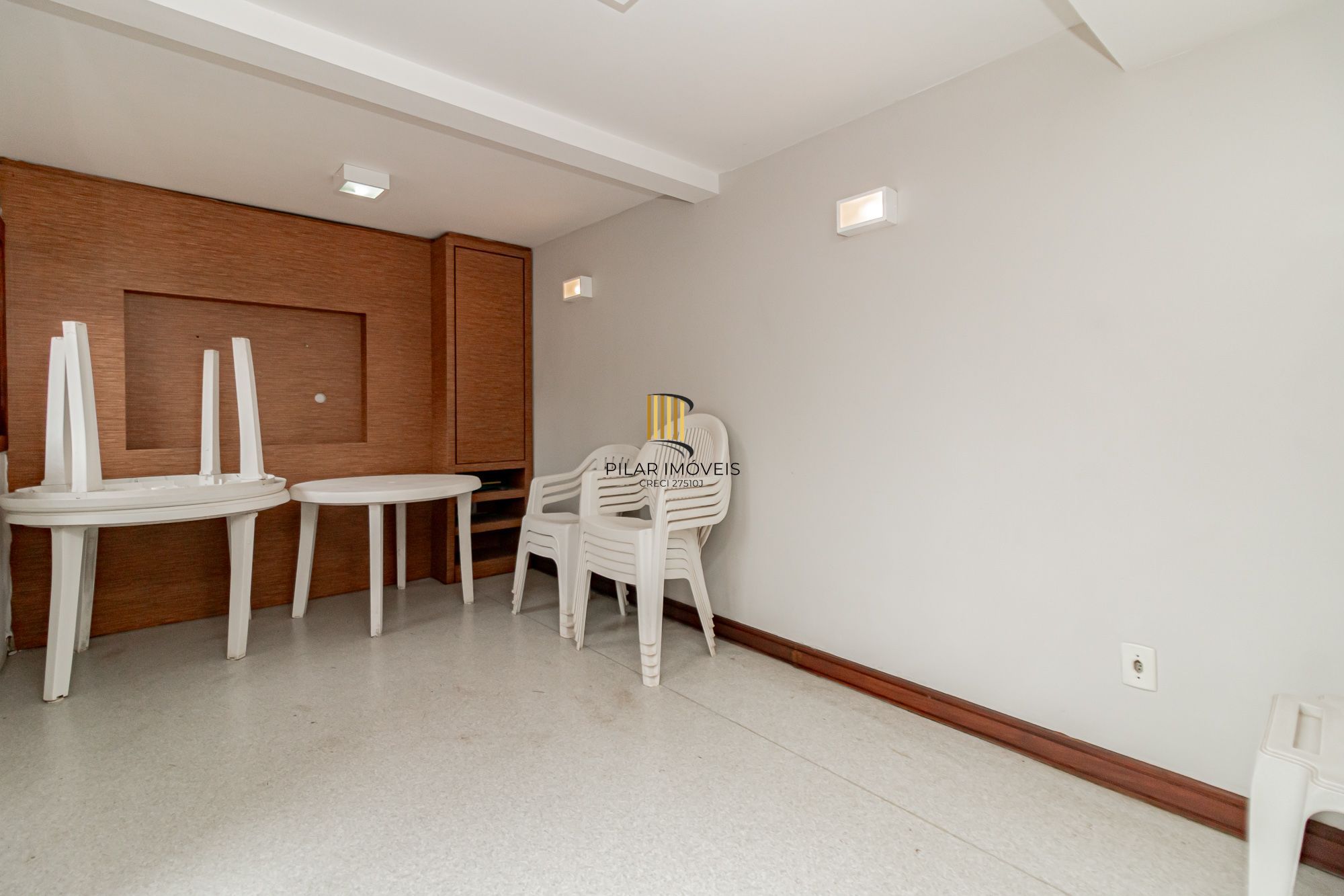 Casa em condomínio fechado a venda no bairro Três Figueiras.