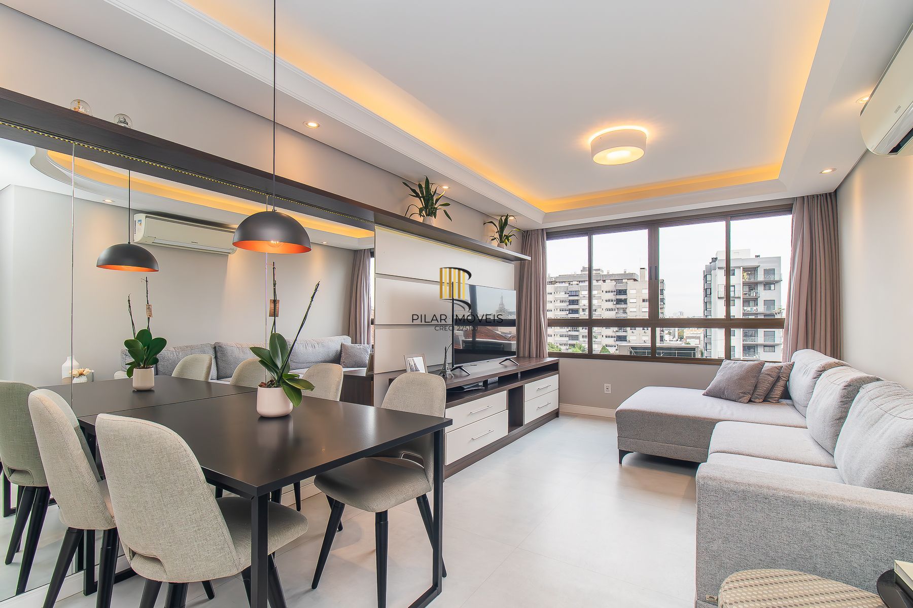 Apartamento mobiliado à venda no bairro Petrópolis