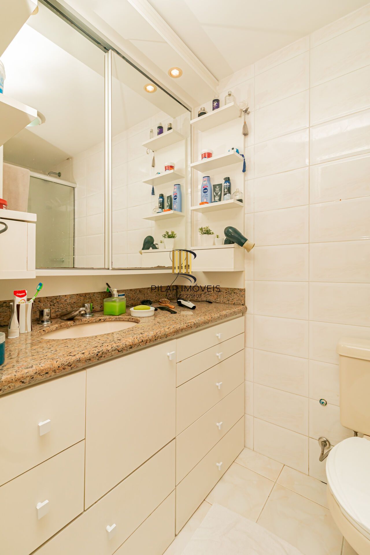 Apartamento à venda no bairro Passo D'areia em Porto Alegre/RS