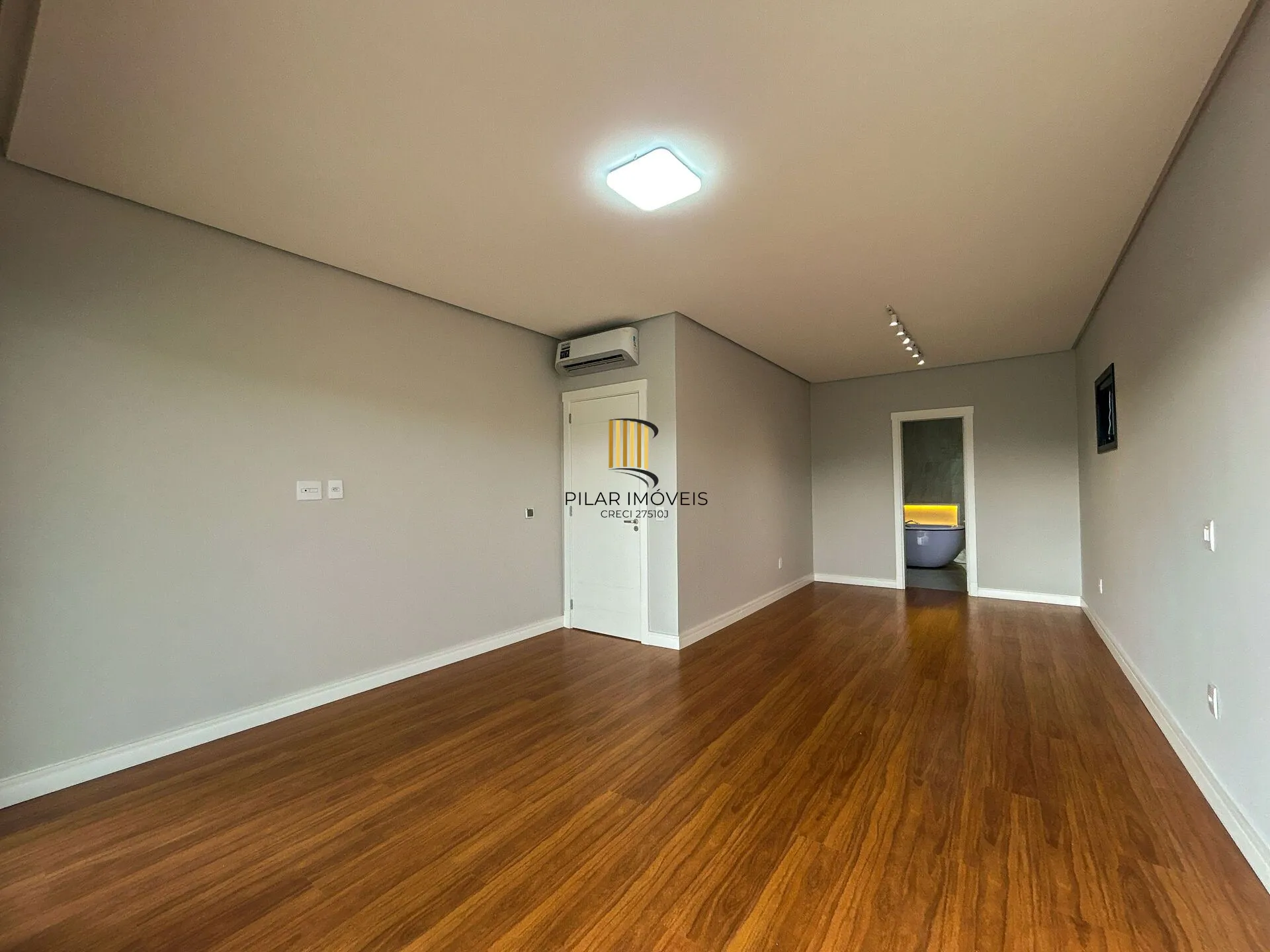 Casa de Condomínio 4 dormitórios no bairro Centro