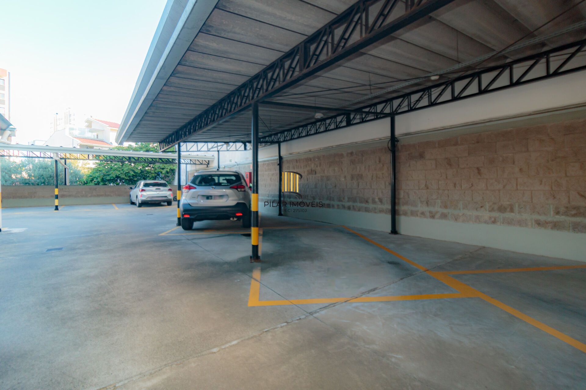 Apartamento à venda no bairro Passo da Areia em Porto Alegre/RS