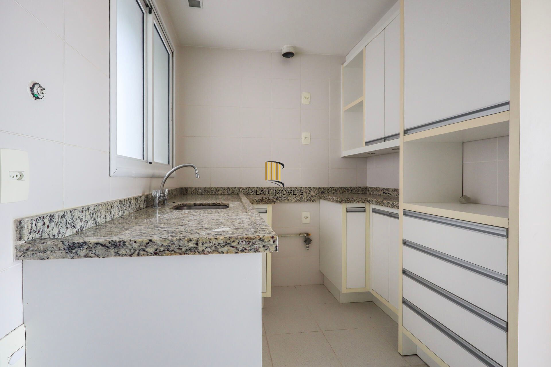 Apartamento à venda no bairro Jardim Lindóia em Porto Alegre/RS