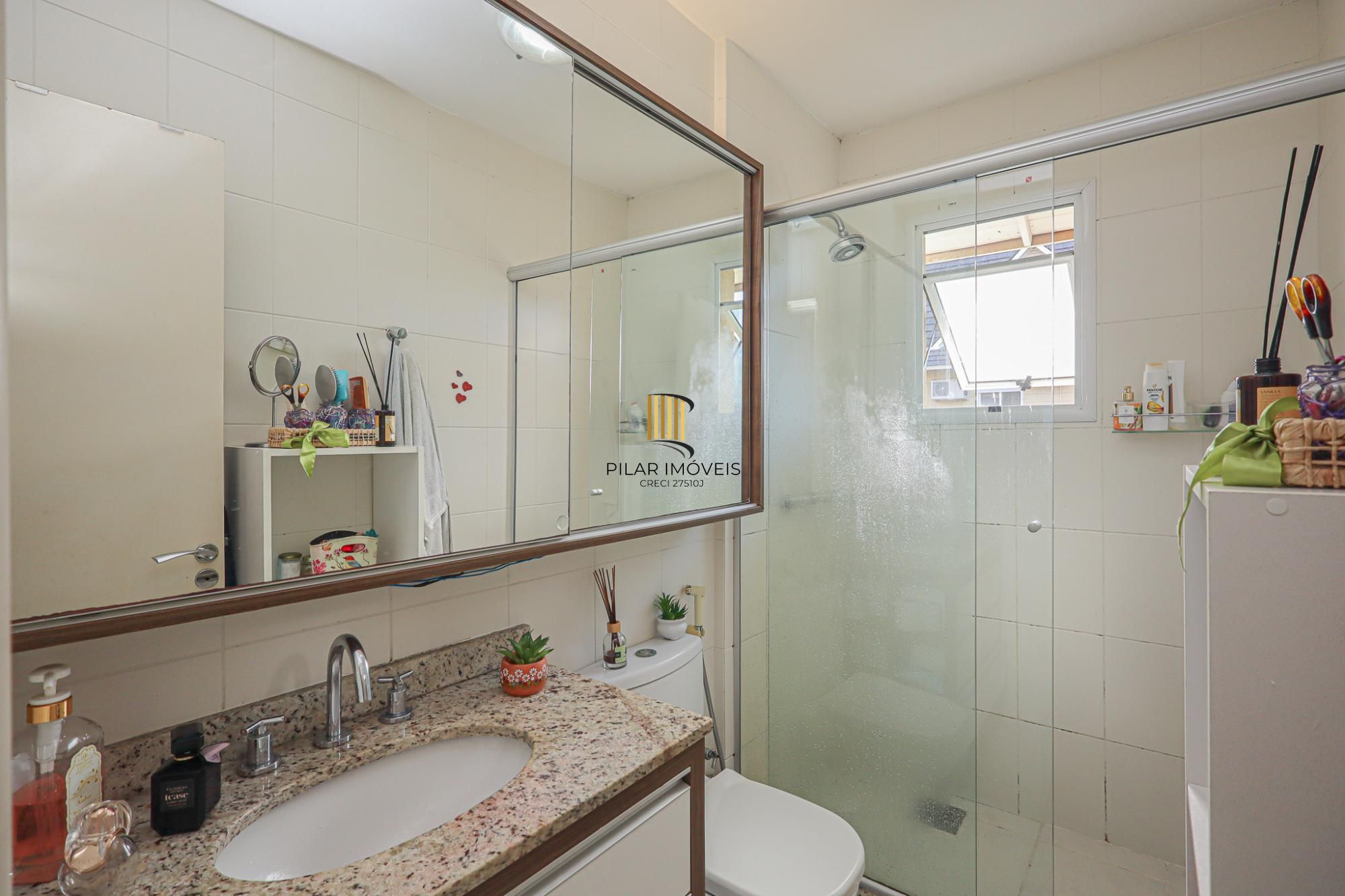 Casa em condomínio no bairro Teresópolis