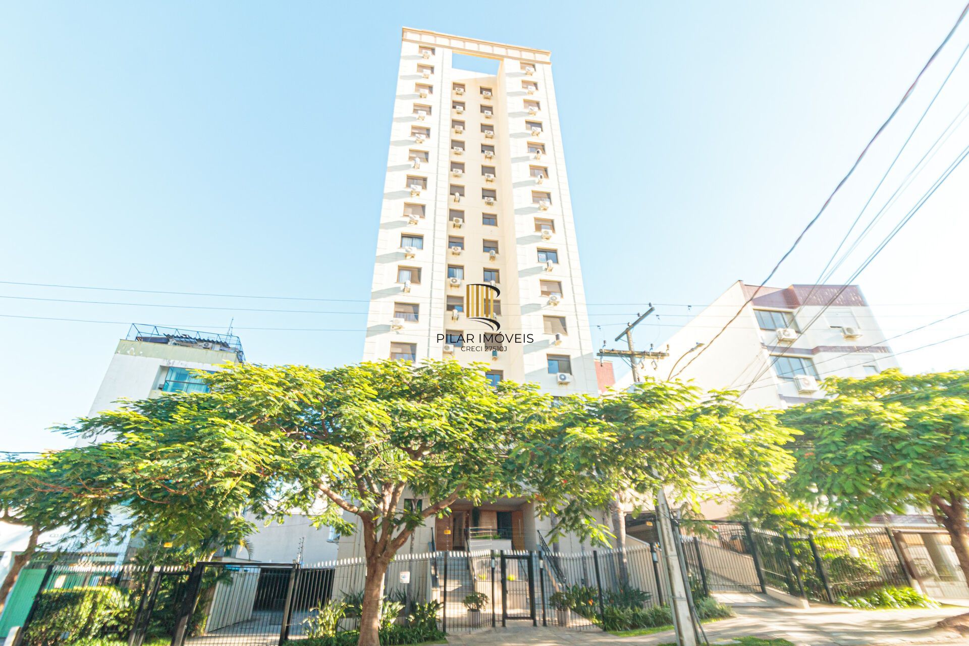 Apartamento à venda no bairro Passo da Areia em Porto Alegre/RS