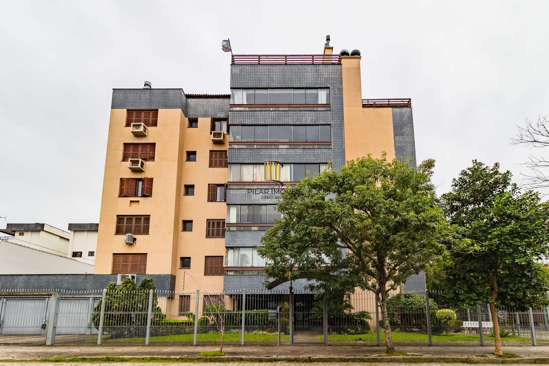 Apartamento à venda no bairro Jardim Lindóia em Porto Alegre/RS