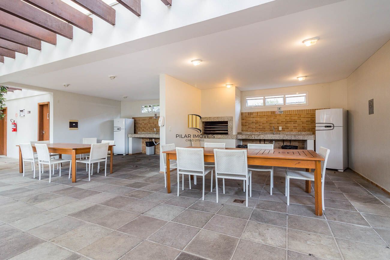 Apartamento à venda no bairro Passo D'areia em Porto Alegre/RS