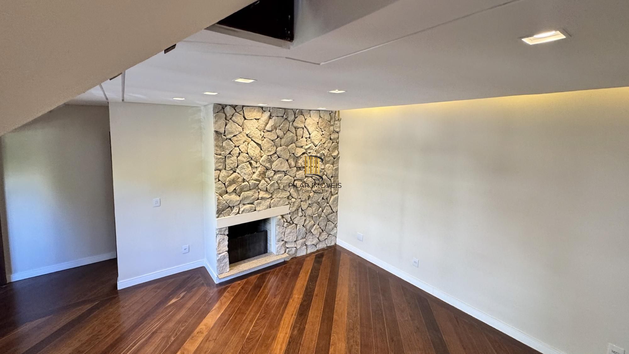 Cobertura com 198 m² de área privativa com 2 suítes e 2 vagas de garagens cobertas no bairro Mont Serrat