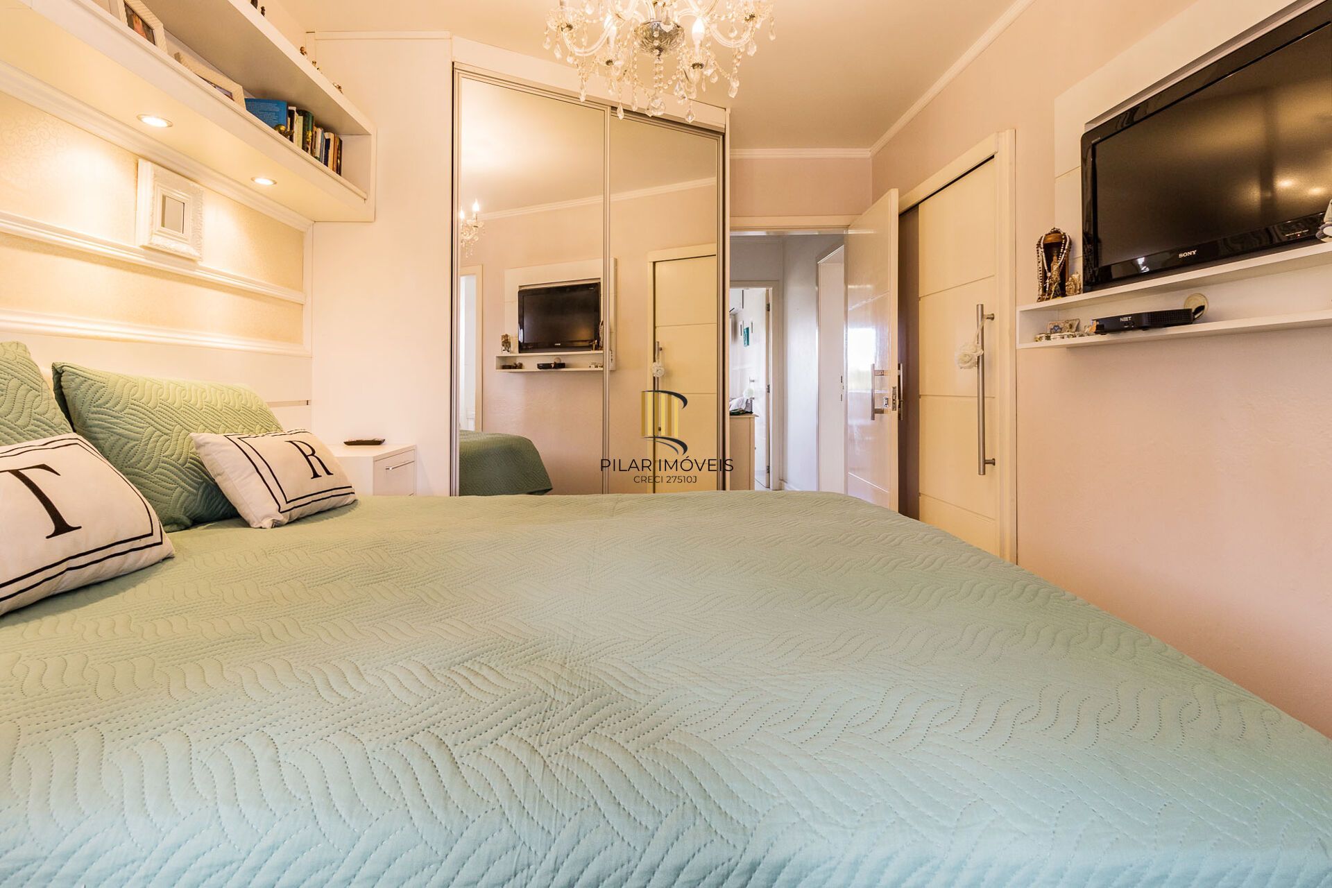 Apartamento à venda no bairro Jardim Lindóia em Porto Alegre/RS