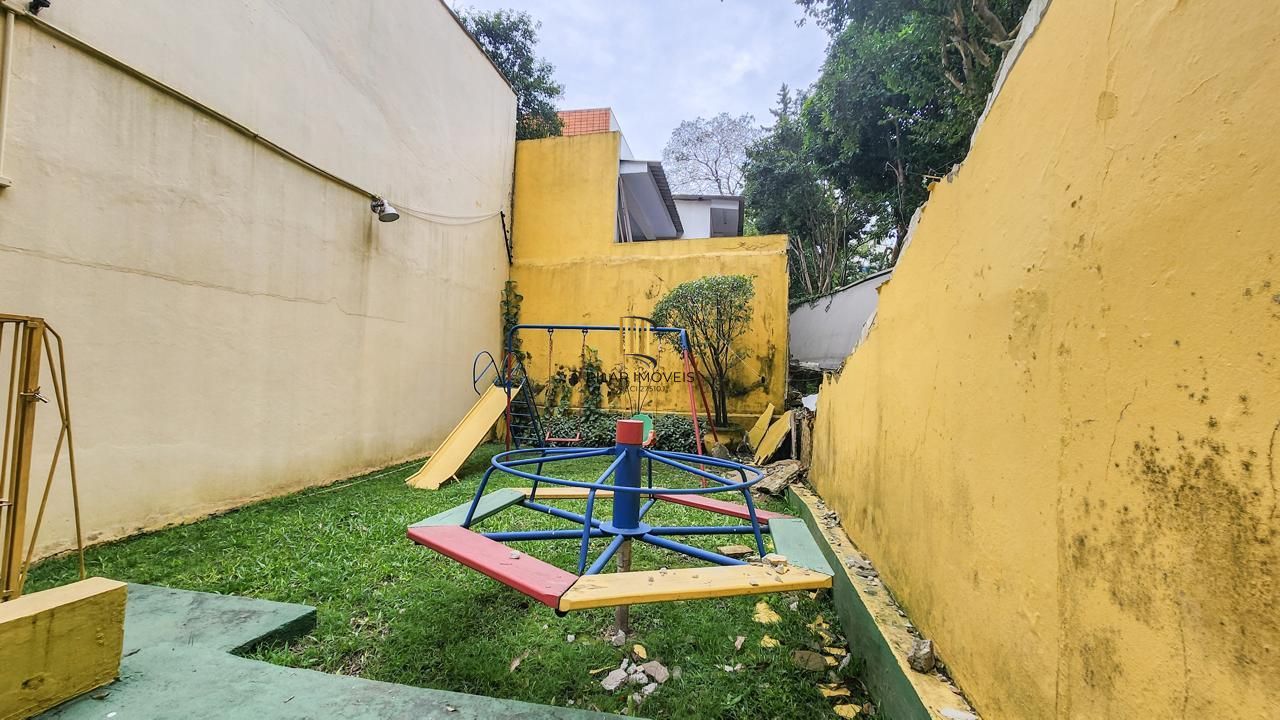 Apartamento semi-mobiliado à venda no Petrópolis