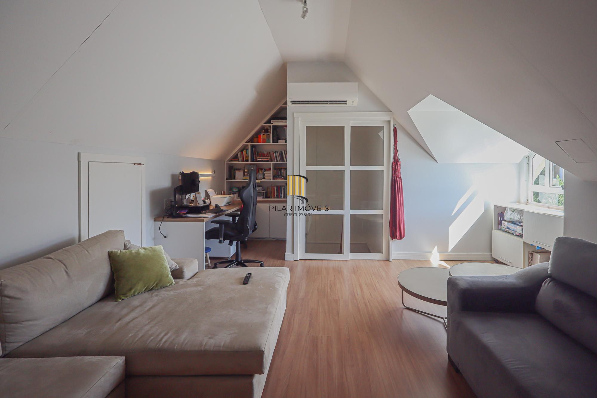 Casa em condomínio a venda no condomínio Villa Serena bairro Teresópolis