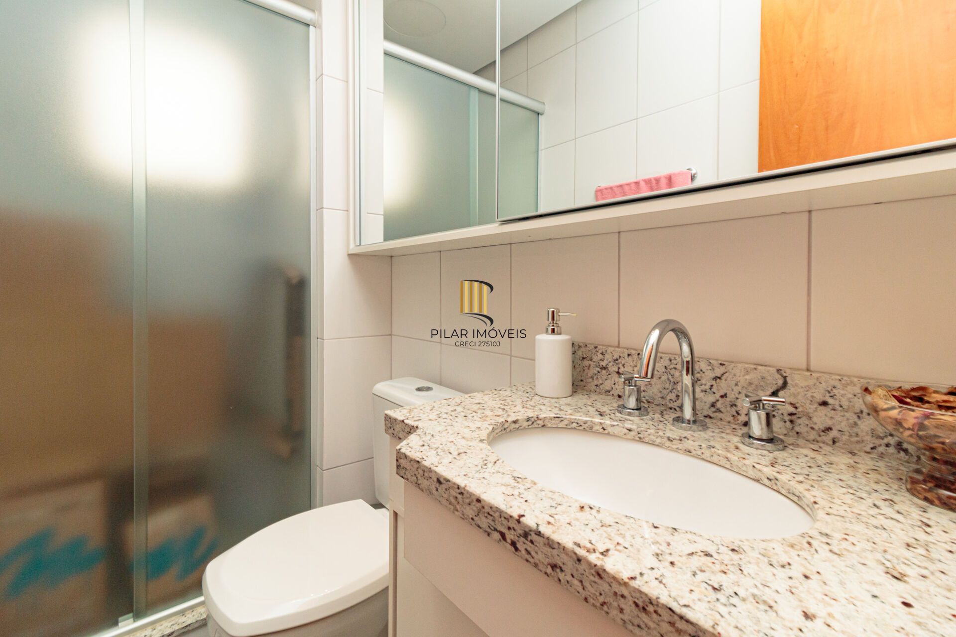 Apartamento à venda no bairro Passo da Areia em Porto Alegre/RS