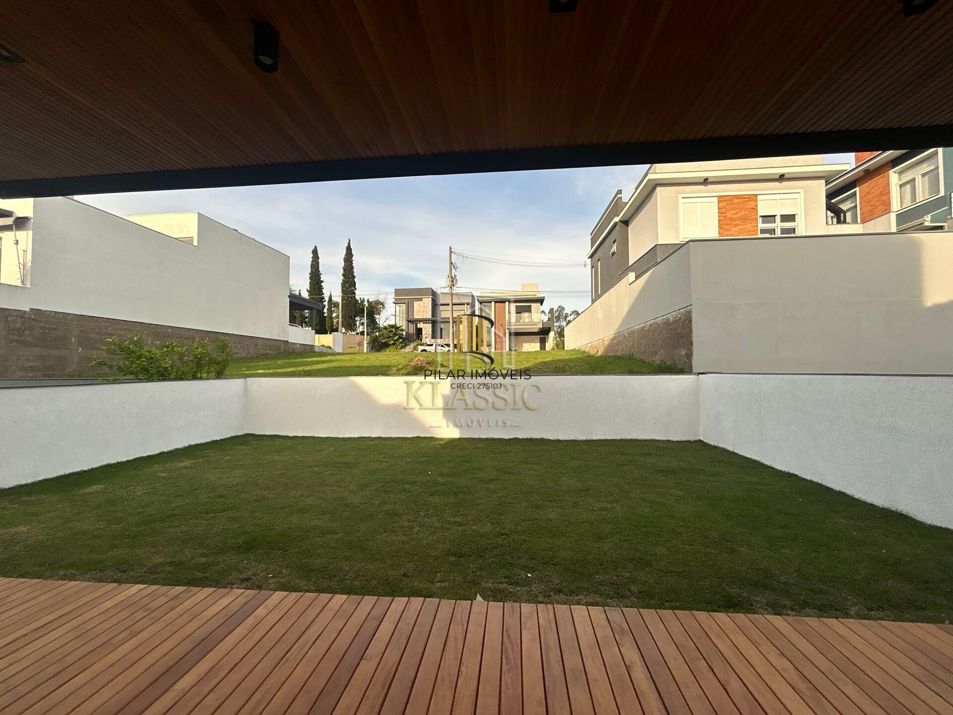 ÍNCRIVEL SOBRADO SEMI-MOBILIADO NO LANDSCAPE