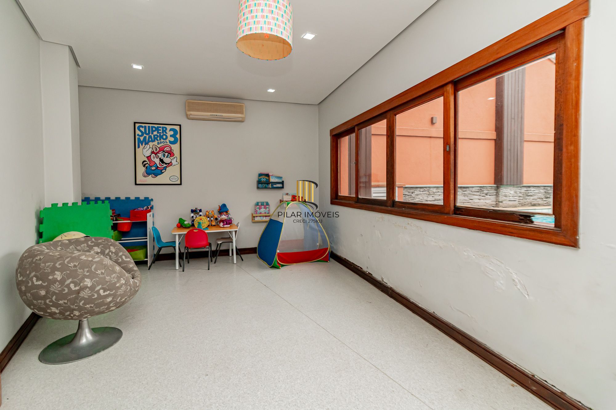 Casa em condomínio fechado a venda no bairro Três Figueiras.