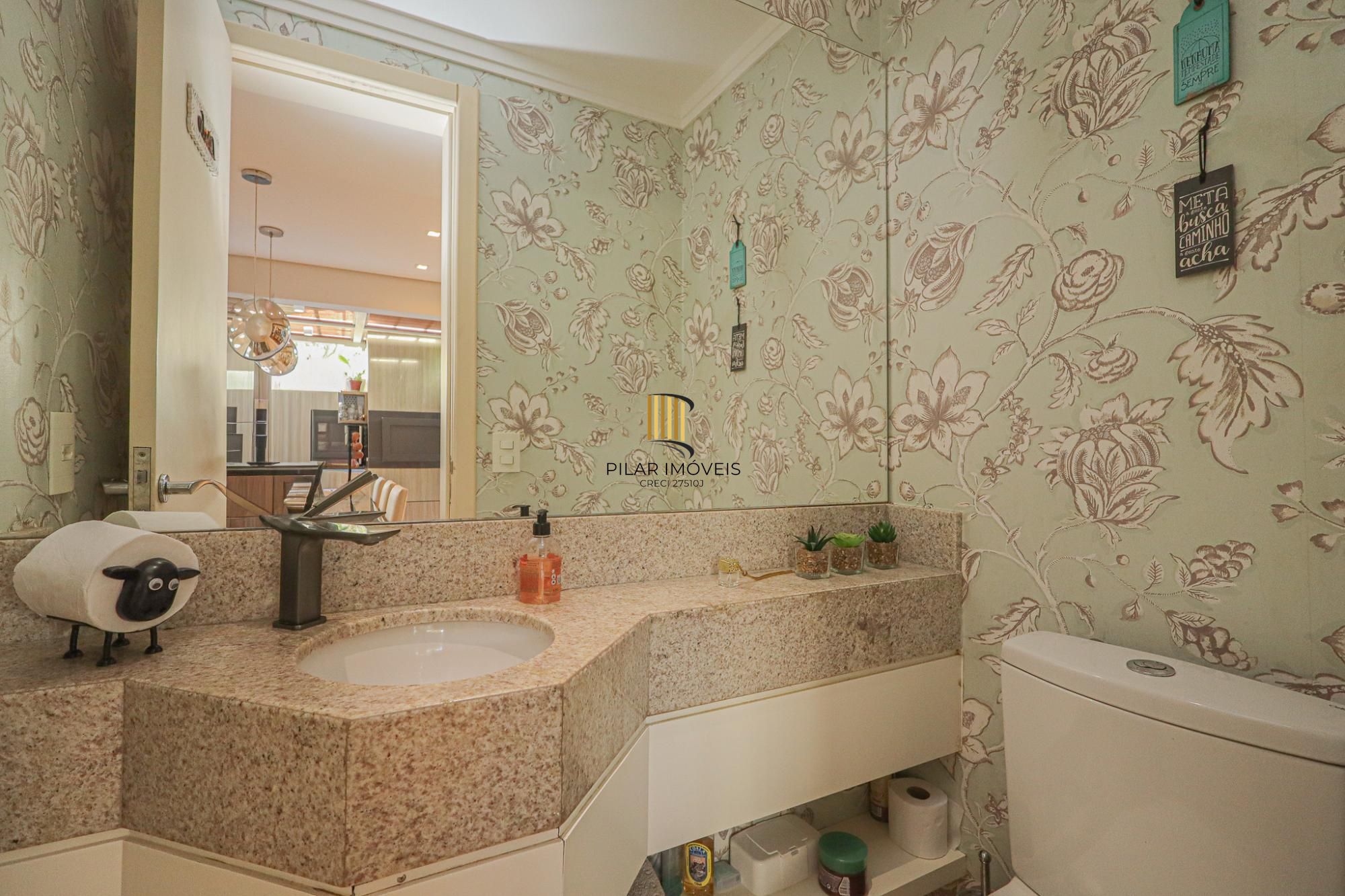 Casa em condomínio a venda no condomínio Villa Serena bairro Teresópolis