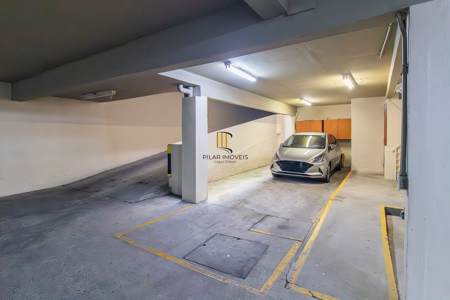 Apartamento mobiliado à venda no bairro Petrópolis