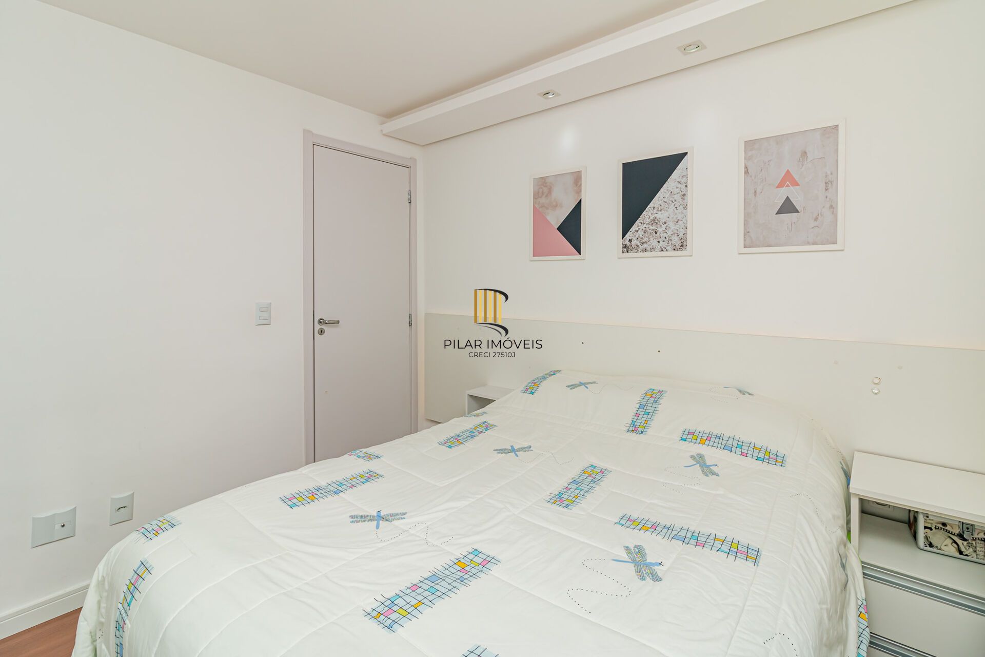 Apartamento à venda no bairro Lomba do Pinheiro em Porto Alegre/RS