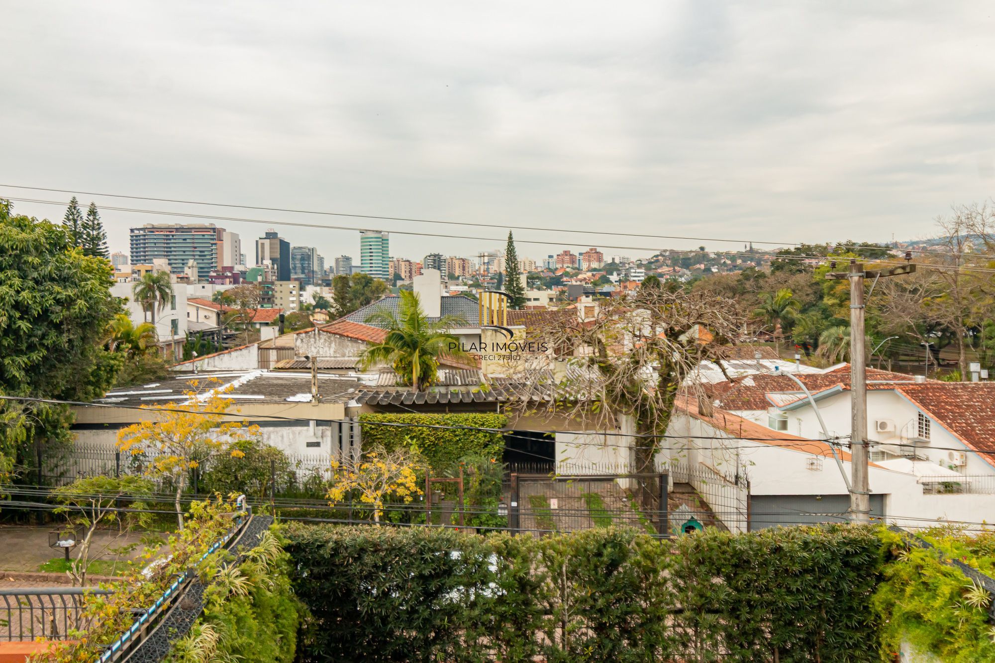 Casa em condomínio fechado a venda no bairro Três Figueiras.