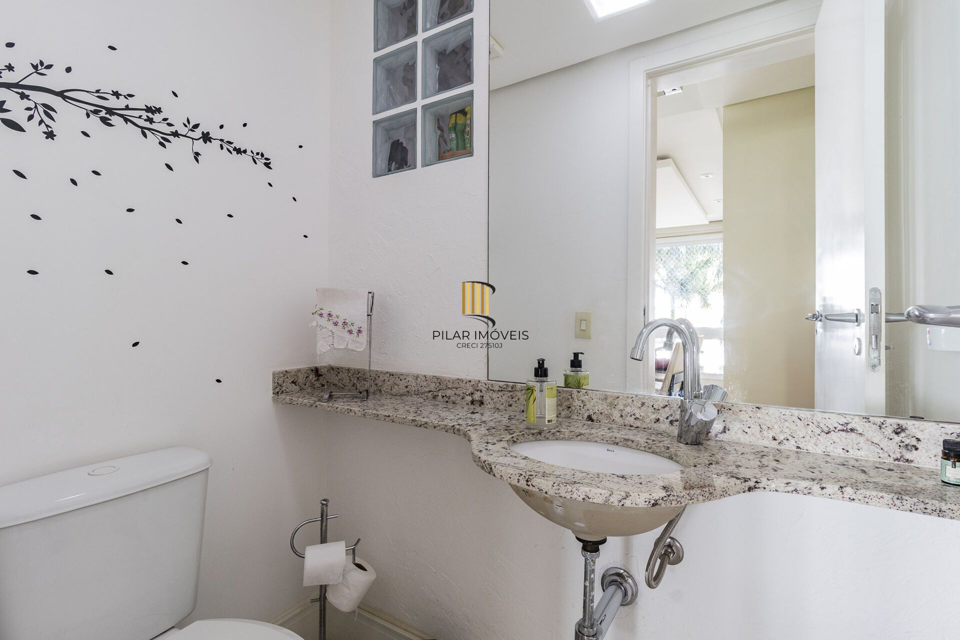 Apartamento à venda no bairro Passo D'areia em Porto Alegre/RS