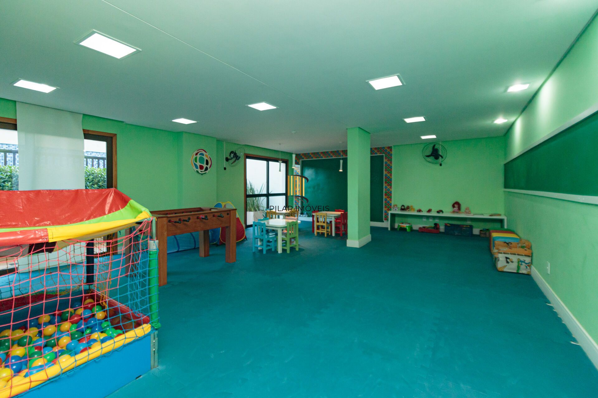 Apartamento à venda no bairro Passo da Areia em Porto Alegre/RS