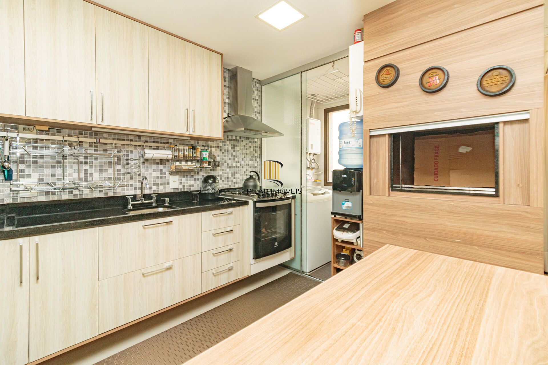 Apartamento à venda no bairro Passo da Areia em Porto Alegre/RS