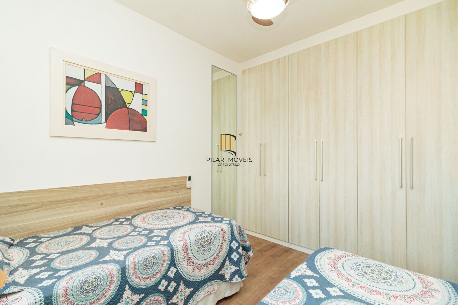 Apartamento à venda no bairro Passo da Areia em Porto Alegre/RS