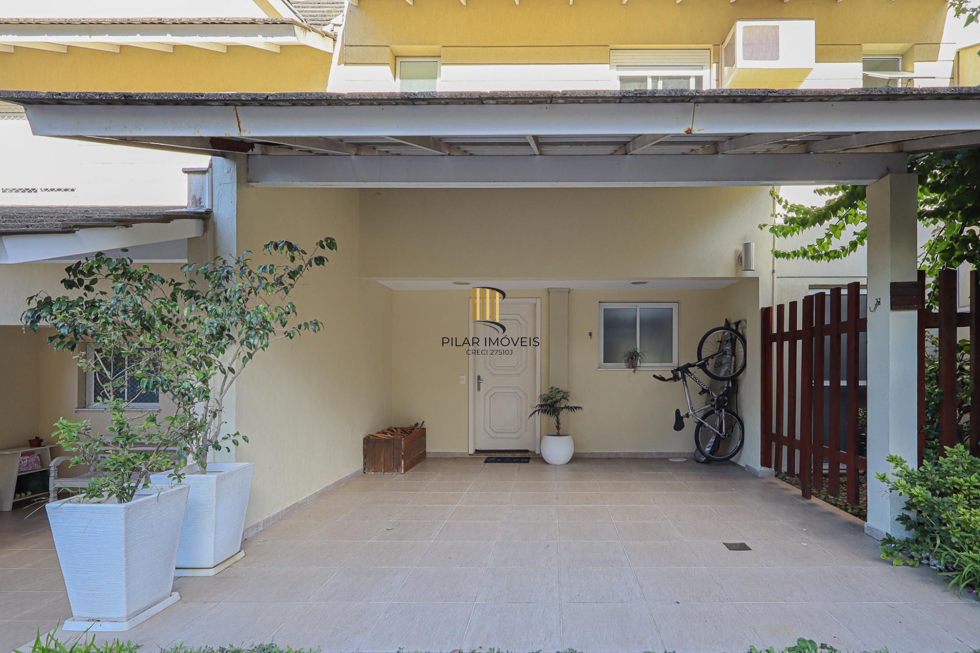 Casa em condomínio no bairro Teresópolis