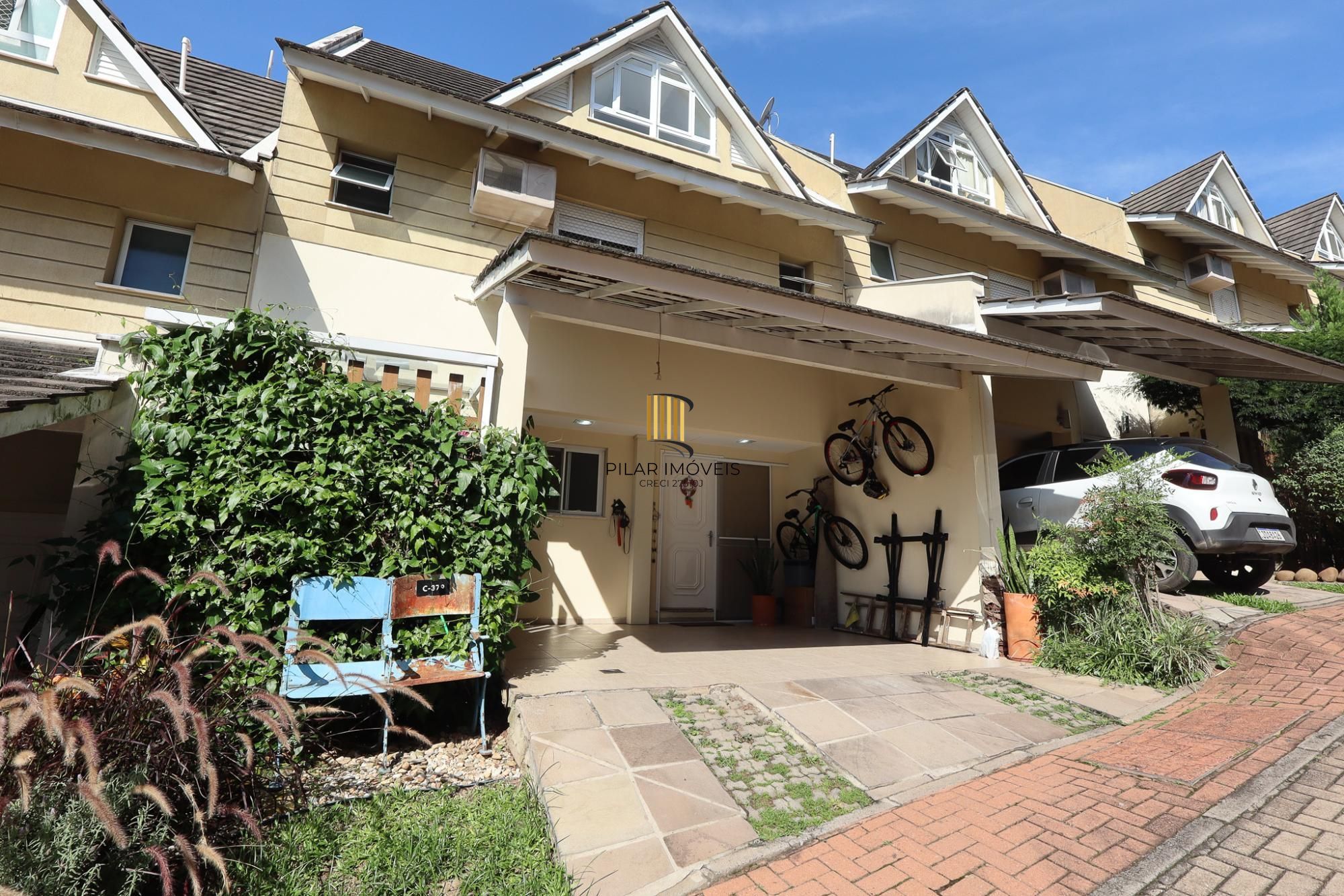 Casa em condomínio a venda no condomínio Villa Serena bairro Teresópolis